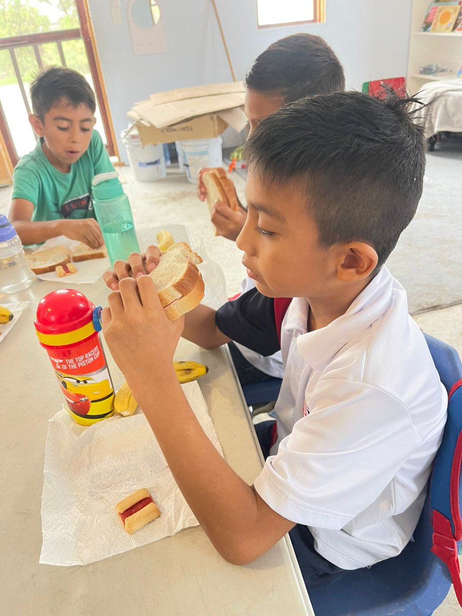 TheImmCoalition's tweet image. Great time providing food to migrant and asylum-seeking kids at the Southern Border in need. So many kids in need of essentials in order to survive!
This is what it means to be truly pro-life! 🙌