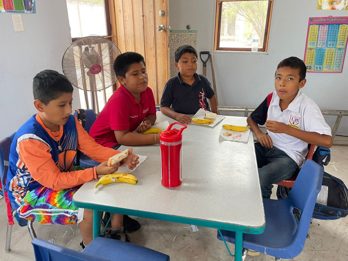 TheImmCoalition's tweet image. Great time providing food to migrant and asylum-seeking kids at the Southern Border in need. So many kids in need of essentials in order to survive!
This is what it means to be truly pro-life! 🙌