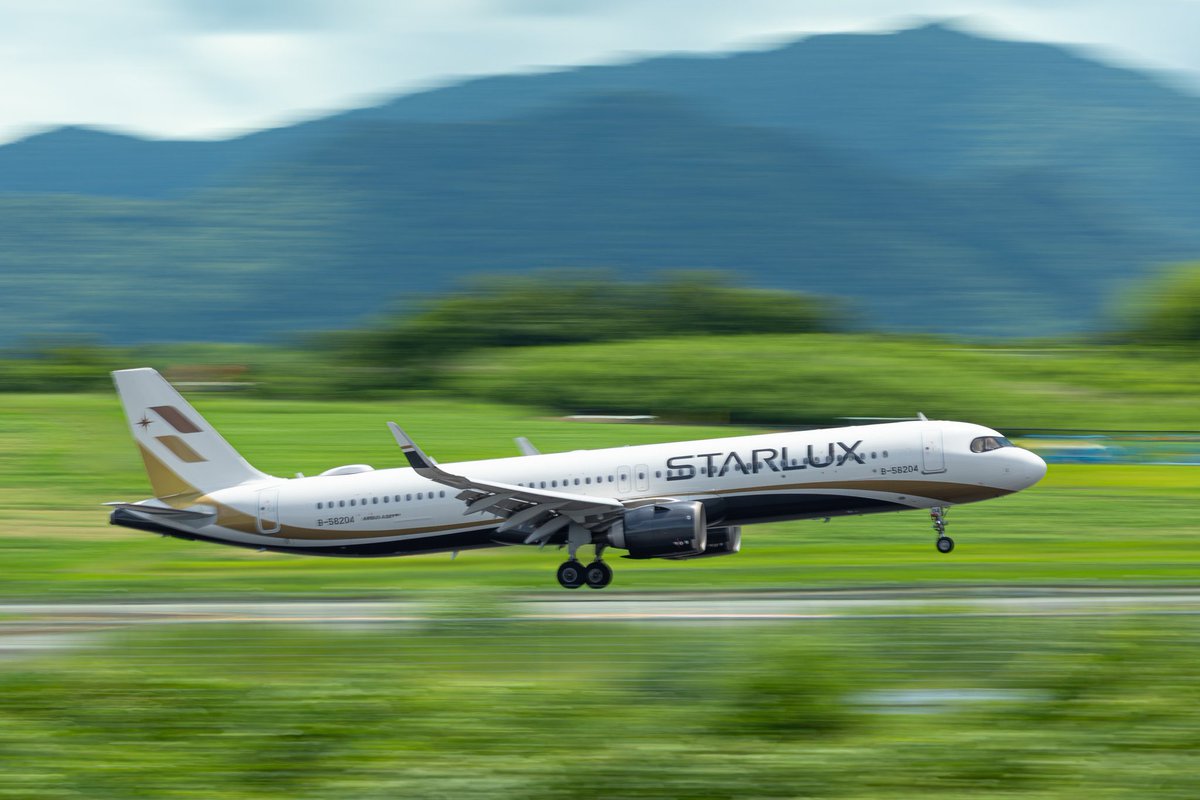 gyastro's tweet image. おはようございます!
今日も素敵な空の旅をお過ごし下さい!
Good morning!
Have a wonderful flight today!
#高松空港 #starlux #飛行機 #流し撮り
#japan #takamatsuairport #airplane
@starluxjapan