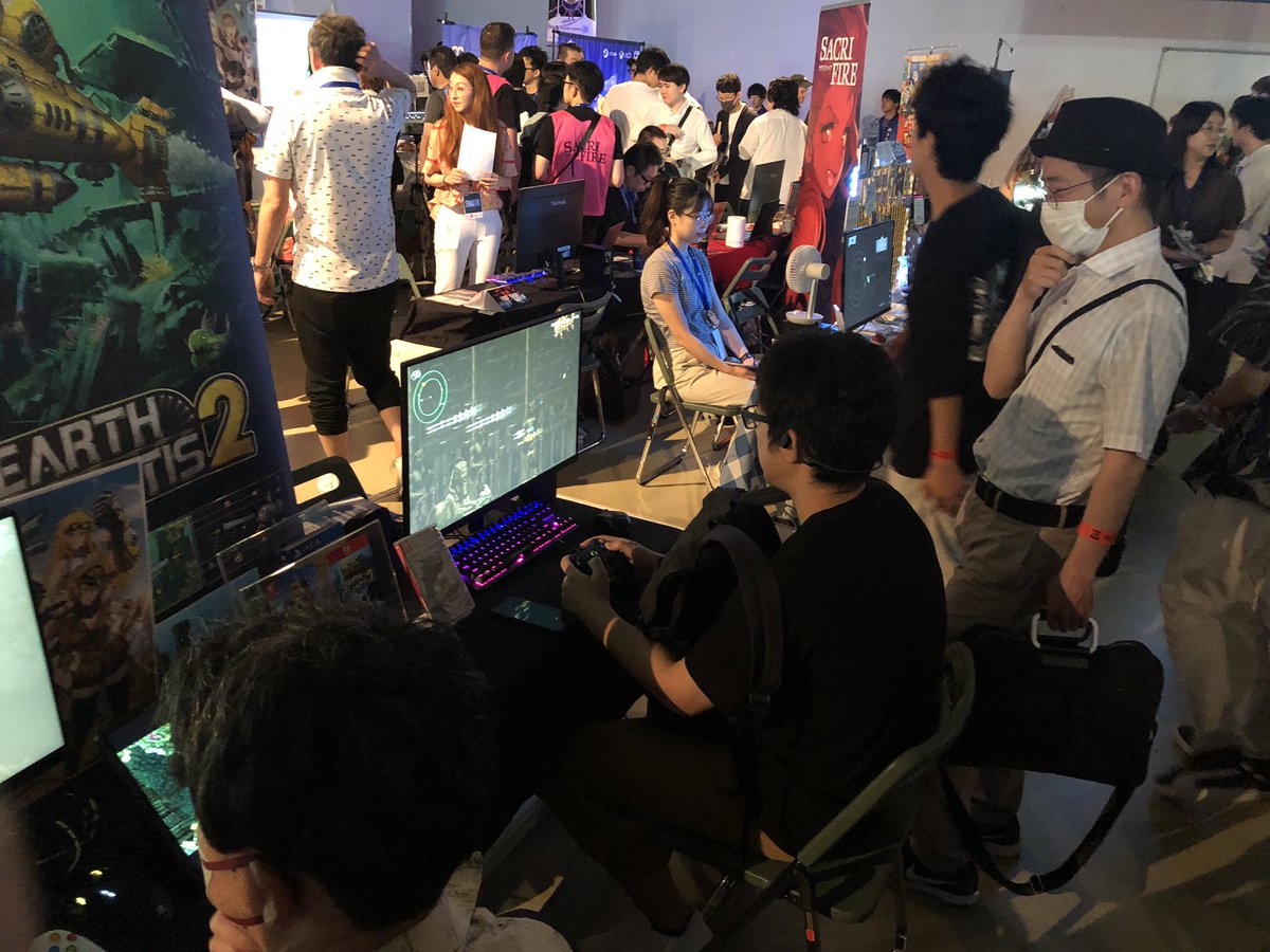 PixelPerfex's tweet image. #BitSummit13th is over. Thank you everyone who came to play Earth Atlantis 2! The feedback was incredible. For non-Japanese fans, the demo will available.
👉 Wishlist Now !!!store.steampowered.com/app/3686000/Ea…
The demo is coming.
#Shmups #STG #PixelArt #shmup #ドット絵 #EarthAtlantis2
