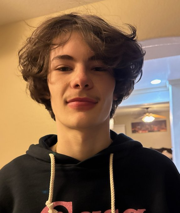 MISSING PERSON USA - Aidan Morris, 17 (Runaway)

LAST SEEN: About 2:15 AM Sunday 20 July 2025 (confirmed), Earn Dr. area, Wesley Chapel, Florida

APPEARANCE: 5’9″, Around 130 lbs, Brown hair, Blue eyes

LAST SEEN WEARING: black shirt &amp; black pants

🙏Please share to spread