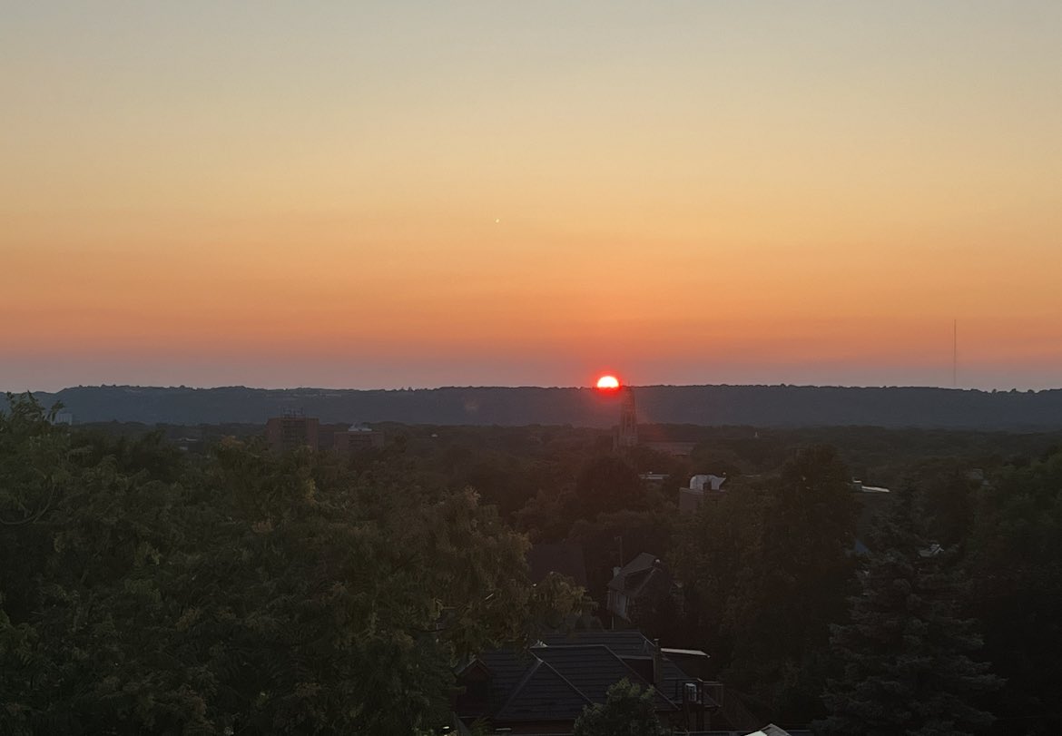 woreg75's tweet photo. Another sunset in #HamOnt.
Love my balcony.. https://t.co/V8KLffPSS0