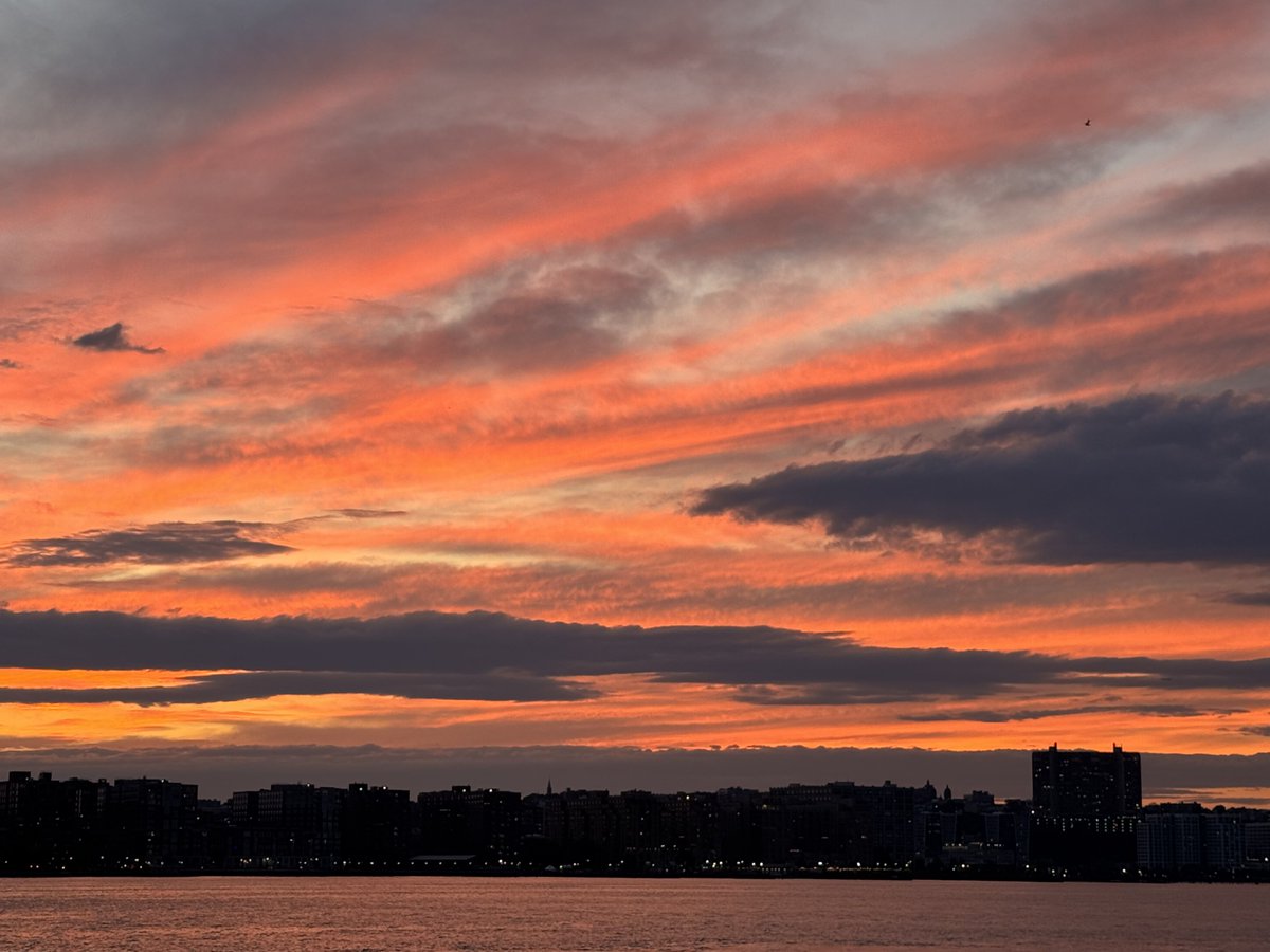 SamAntar's tweet image. The sky over Hoboken, New Jersey, was on fire during sunset this evening. Please take some time to treat yourselves to quality time, even for a few moments, to forget about life’s troubles and challenges. Have a blessed evening and week!