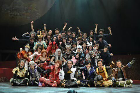 kei_hsgi1010's tweet image. 戦国BASARA20周年おめでとうございます!
自分は舞台で真田幸村を2010年から2013年まで演じさせて頂きました!
最高な仲間達と出会い、最高に熱かった青春が今でもちゃんと心に刻まれています。
この先もずっと大事な作品のひとつです。
BASARAに出会えて心から感謝!
でも、このお腹どこいった?🤔