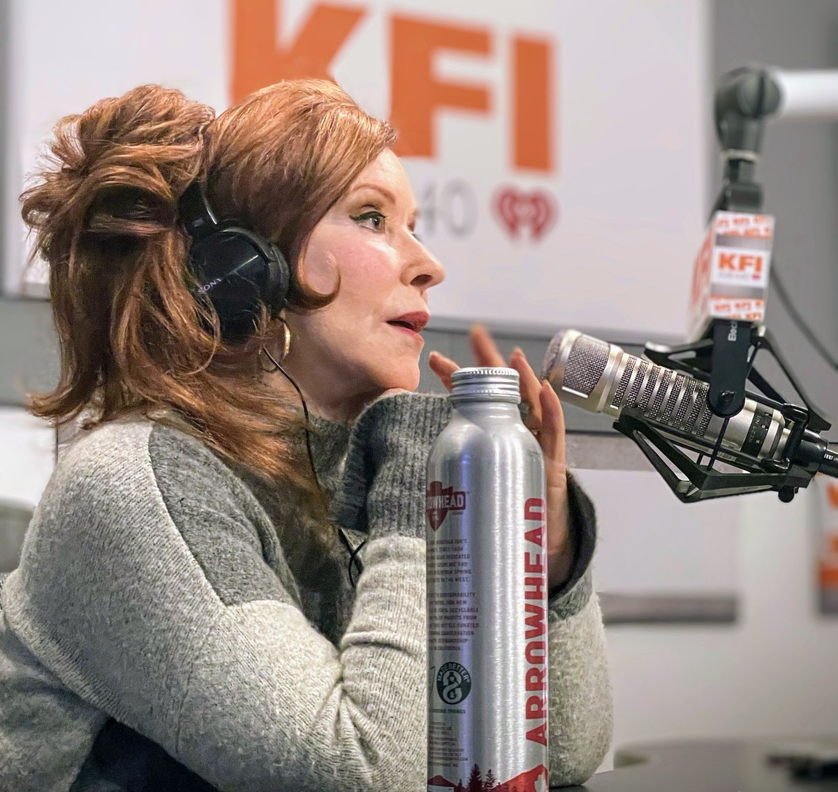 MarshaCollier's tweet image. #techradio 🎙️
AI Is Everywhere — Even Your Flights, Inbox, and Fake Videos

Is AI quietly taking over your everyday life? From Microsoft’s move to a passwordless future to Delta Airlines using AI to set ticket prices, we break down what’s real and what to watch for. Plus: how to…