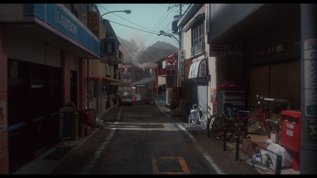 penpen_iii's tweet image. Ultraman 80 (1980) already looked great for TV toku and Shinji Higuchi cites it as an inspiration on his work. But wow does Higuchi take that already impressive standard and blow it out of the water. Gamera: Guardian of the Universe (1995) is an incredible professional debut.