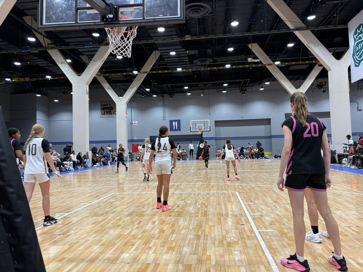 travisponton's tweet image. Both 14 Jr. @NikeGirlsEYBL semi-finals games are in the 2nd half of action.
@BWSLGirlsAAU and @MokanGirls are locked up in a tie game with a lot of time left. 👀 @BlueStarMedia1