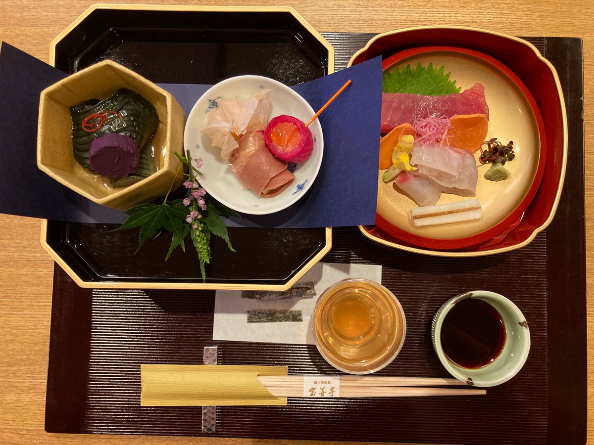 Momonosuke7's tweet image. 二日間の名古屋旅🏯刀剣会席もいただいてきました🌸献立はよく考えられていてしかも美味☺️想像以上のクオリティでした✨体質的にお酒飲めなかったのが残念💦日本酒が進んだだろうになぁ