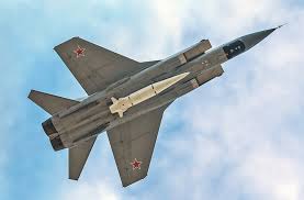 SU_57R's tweet image. #BREAKING 🇷🇺🇺🇦 A second pair of Russian Kinzhal hypersonic missiles have struck near the Western Ukranian city of Dubno.
It's not yet known what the target was. However, just outside the city sits an abandoned airbase that was likely activated when the war started. It's…