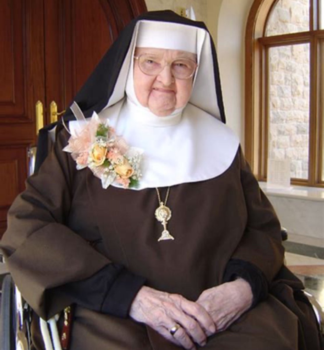 prayandfast2's tweet image. Mother Angelica founded EWTN in 1981 with just $200 and trust in the Lord!
Today, it is the largest Catholic media network in the world.