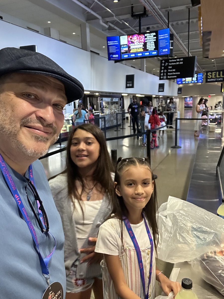 ChattyHouse's tweet image. Not worried about the @SacramentoKings championship, it’s in the bag!! I got a @Golden1Center mission!!