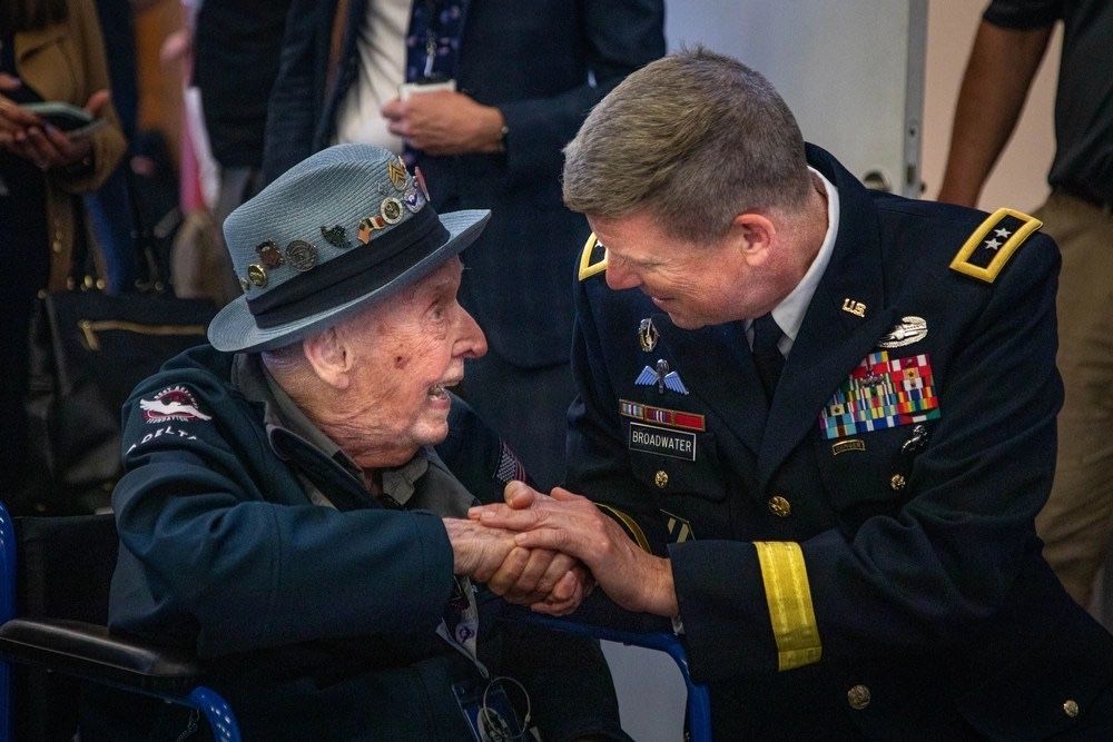 THEANTHEMGIRL's tweet image. D-Day veteran and beloved TikTok star Papa Jake Larson dies at 102 wearethemighty.com/history/d-day-…