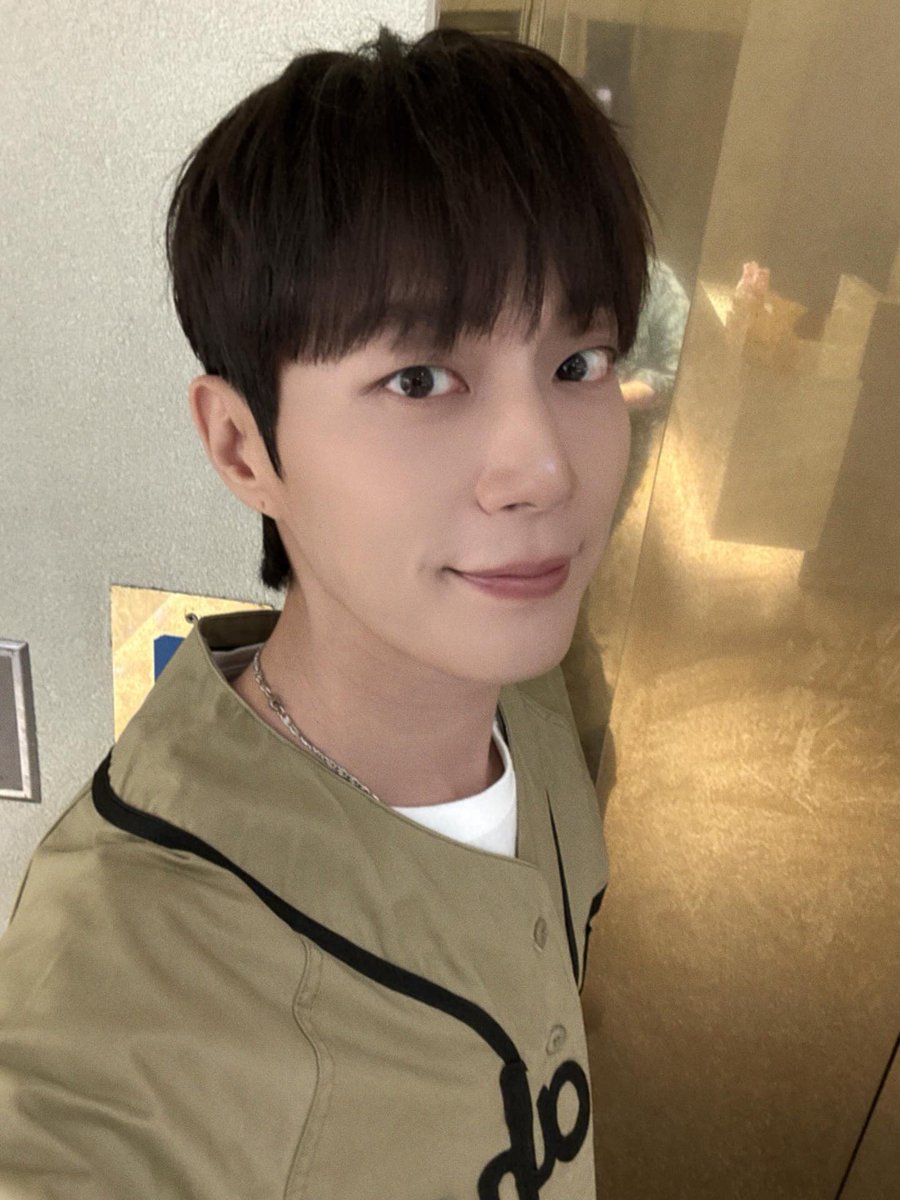 beeeestdjdjdjgm's tweet photo. 250721 두스타그램💙
#하이라이트 #비스트 #윤두준 #두준 #YOONDUJUN

오늘은 사진이 단촐하네요!!
무더위가 본격적으로 시작될거 같으니까 물 많이 드시고 한 주 또 버텨봅시다으랏차아아아아으아아으이이ㅣ더워🥶 https://t.co/Cf3jRDCdVz