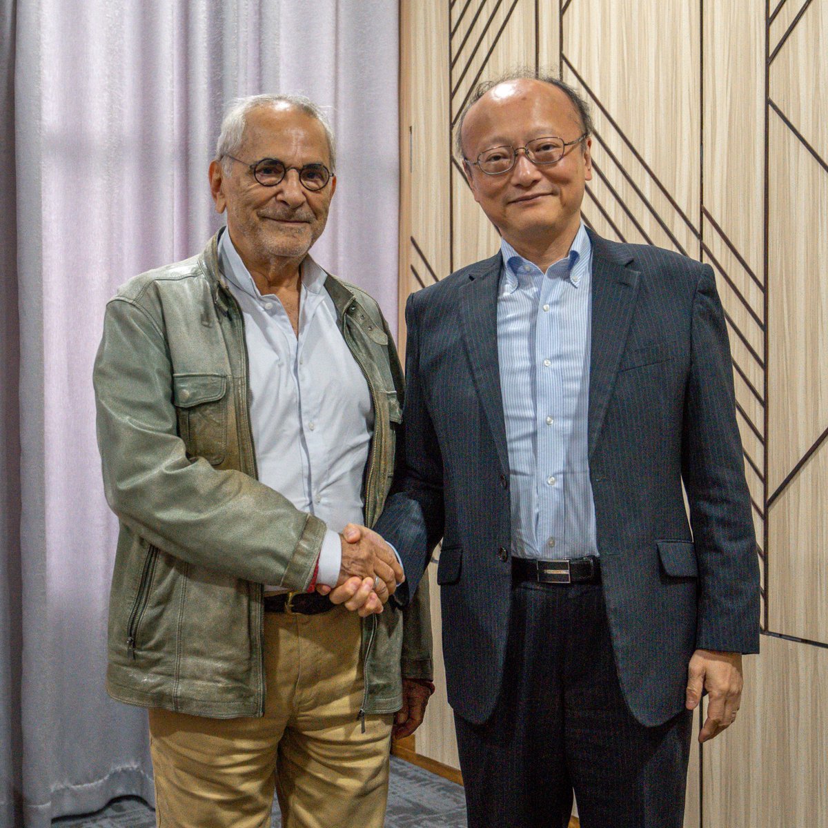 ADBPresident's tweet image. From peacebuilding to regional integration, President Ramos-Horta has led across eras.
It was an honor to meet the Nobel Peace Laureate in Dili as Timor-Leste prepares to join ASEAN. I reaffirmed ADB’s strong support for this journey—one we’ve walked together since 2012.
We…