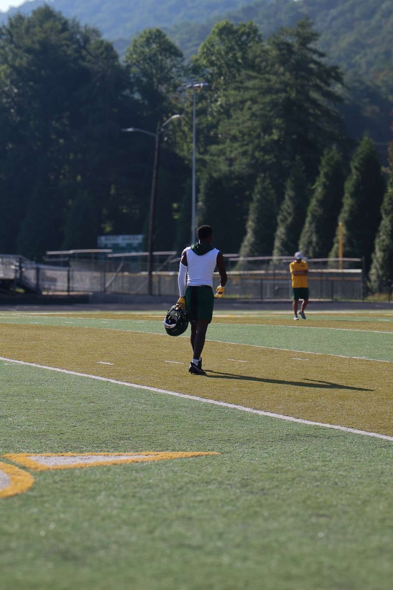 20 days until first game senior szn 🔥😆