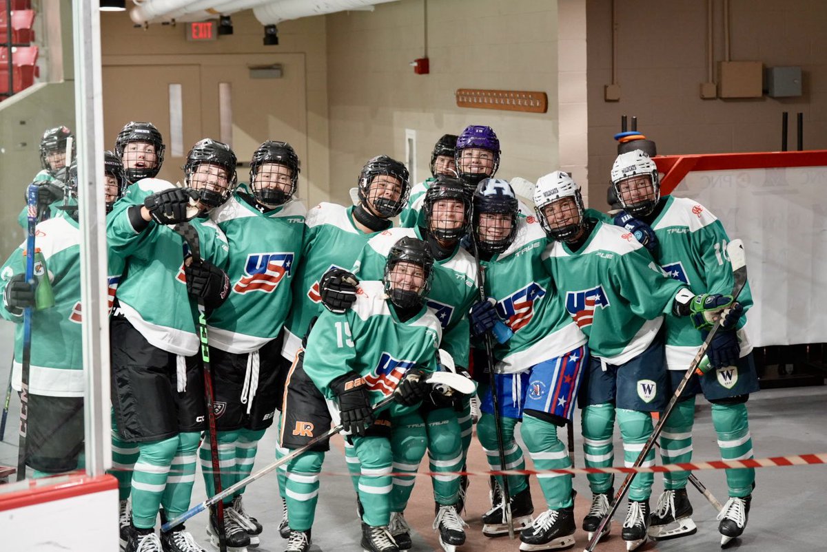 usahockey's tweet image. Smiles all around at Girls National 16/17 Camp, driven by @AAAClubAlliance 😁 #USAHPDC