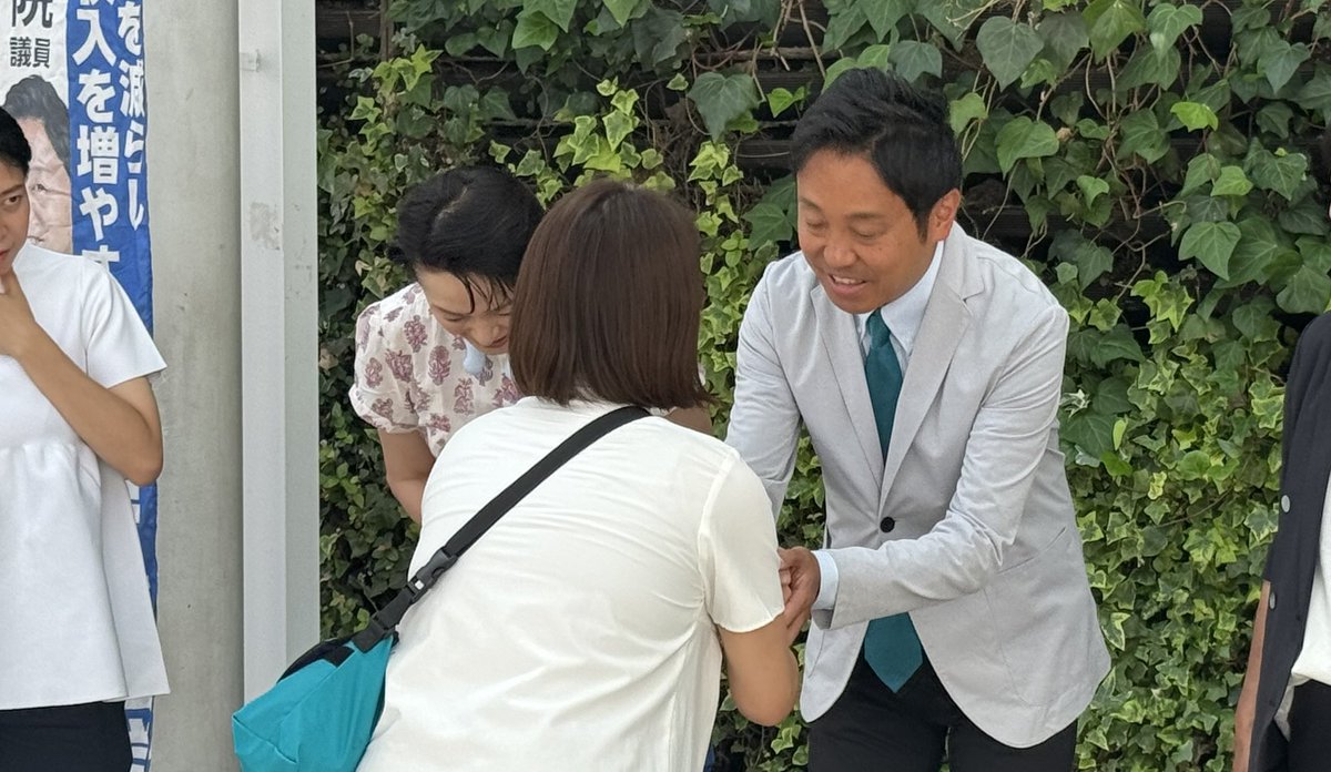 kawanayuji's tweet image. #おくむらまさよし さんと吉祥寺駅前でご挨拶。ご支援に感謝しつつ良い候補に恵まれても当選できなかったことを真摯に考えないなりません。