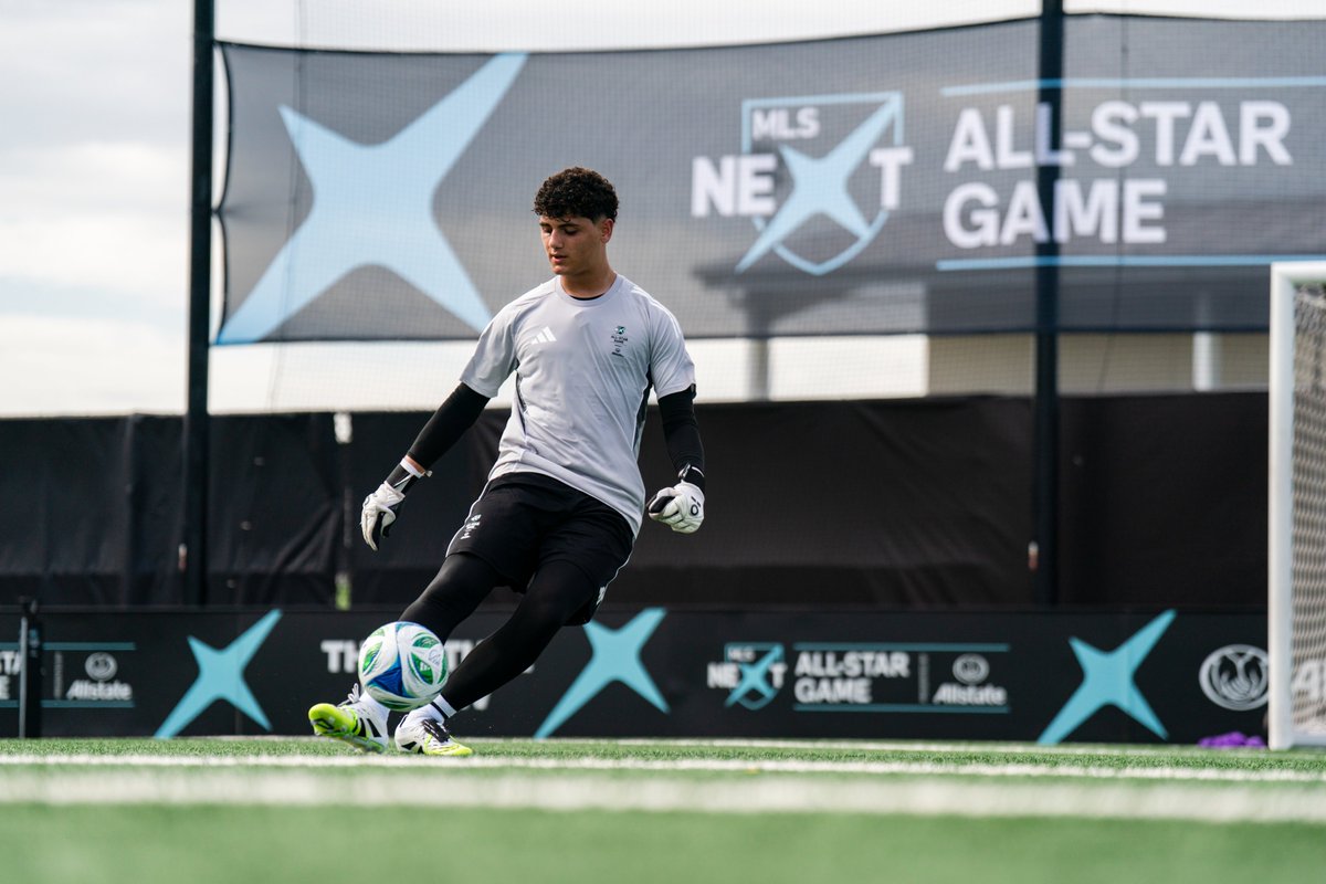austinfcacademy's tweet image. Final prep! 🌳🌳
Christian Ayala and Nico Aristizábal putting in the work with the West team ahead of tomorrow’s @MLSNEXT All Star game!