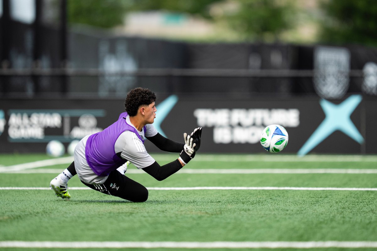 austinfcacademy's tweet image. Final prep! 🌳🌳
Christian Ayala and Nico Aristizábal putting in the work with the West team ahead of tomorrow’s @MLSNEXT All Star game!