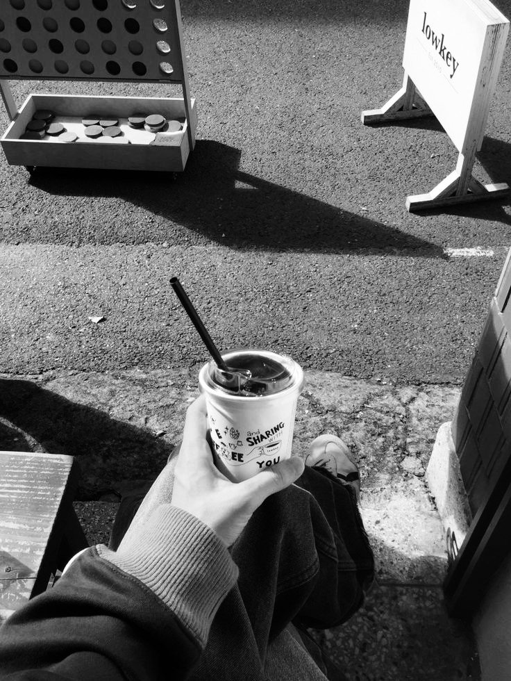 ㅤㅤㅤ
A little coffe. A little sunlight. Your troubles will get smaller •
ㅤㅤㅤ