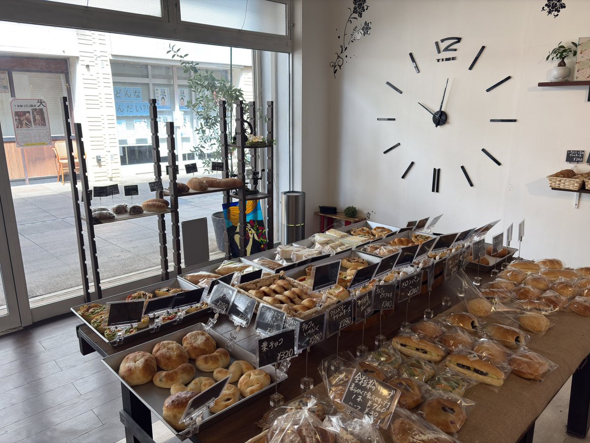 本日もオープンしております⸜(๑⃙⃘'ᵕ'๑⃙⃘)⸝⋆*
今週は暑さが続きそうですね〜ﾁ-( ฅ ω｀)-ﾝ
無理せず涼しくしながら水分、塩分と摂ってお過ごしくださいね〜(●´Д｀人´Д｀●)

#パン屋
#水戸
#オハナコート
#がんばれ双葉台
#fleur