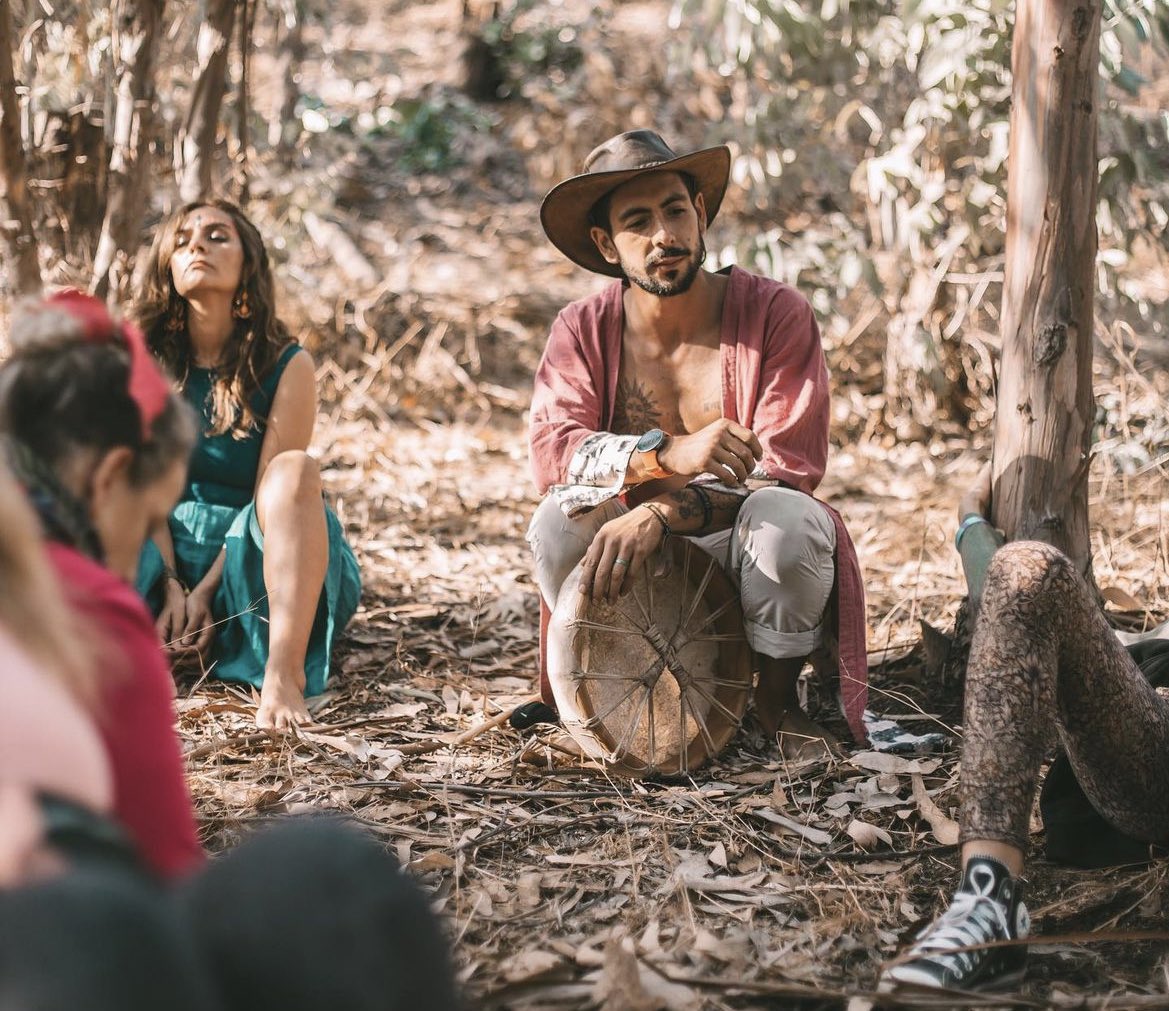 CascadasUn's tweet image. ¿Quieres biohackear tus síntomas?
¿Quieres ser parte de la manada de la abundancia?
Conoce al Peñi Astaburuaga.
Gurú/Wellness Coach/Chaman Urbano/Biohacker/DJ/Mimo.