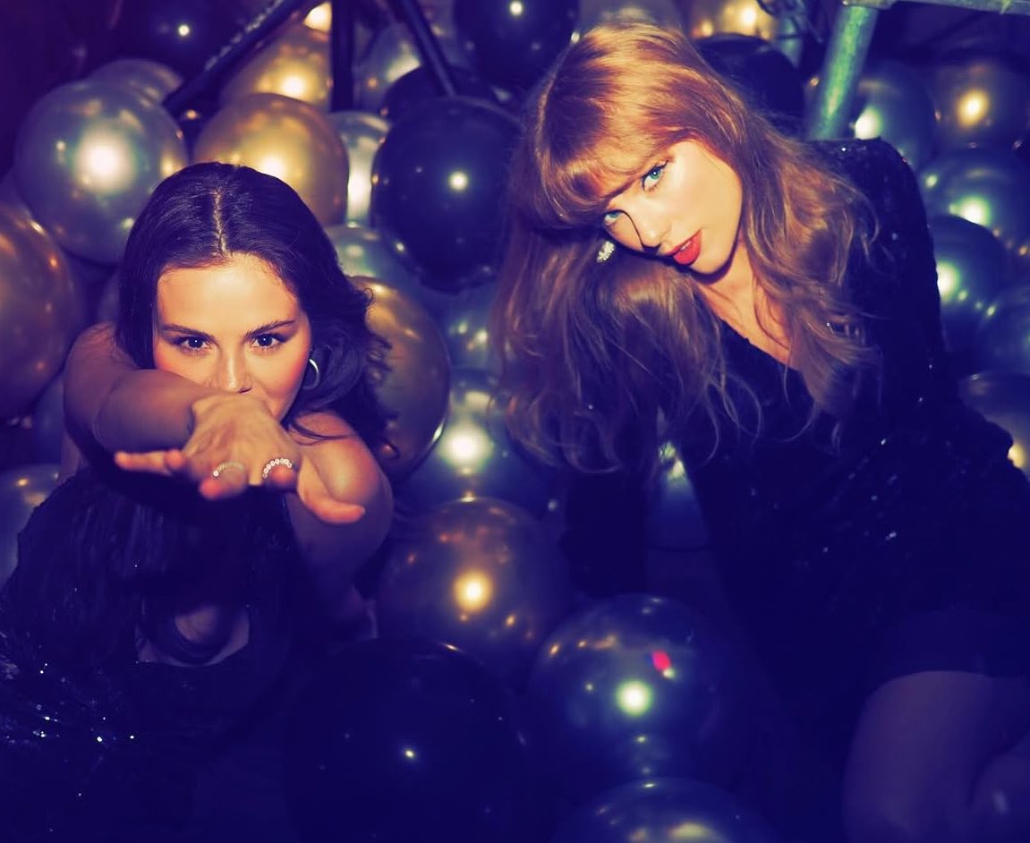 taybehere's tweet image. TAYLOR AND SELENA HELLO