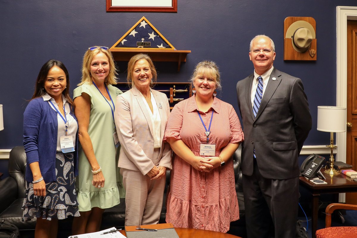 RepGuthrie's tweet image. This week, I hosted various groups from the Commonwealth to hear about the issues that are most important to them. Thank you to the @kysoybean Association, @KentuckyFFA, @KyCECMembership, and KY veterinarians for making the trip to advocate on behalf of Kentuckians.