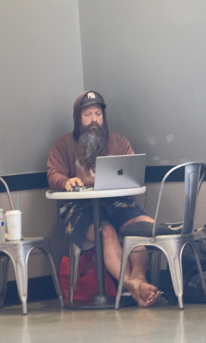 jxffb's tweet image. Guys, I found the real #vibecoder