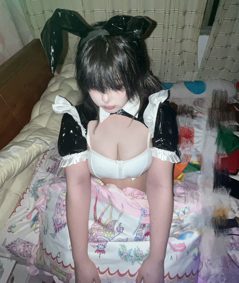 福利姬小眼泪分享的黄推图片3 - 网红私拍内容