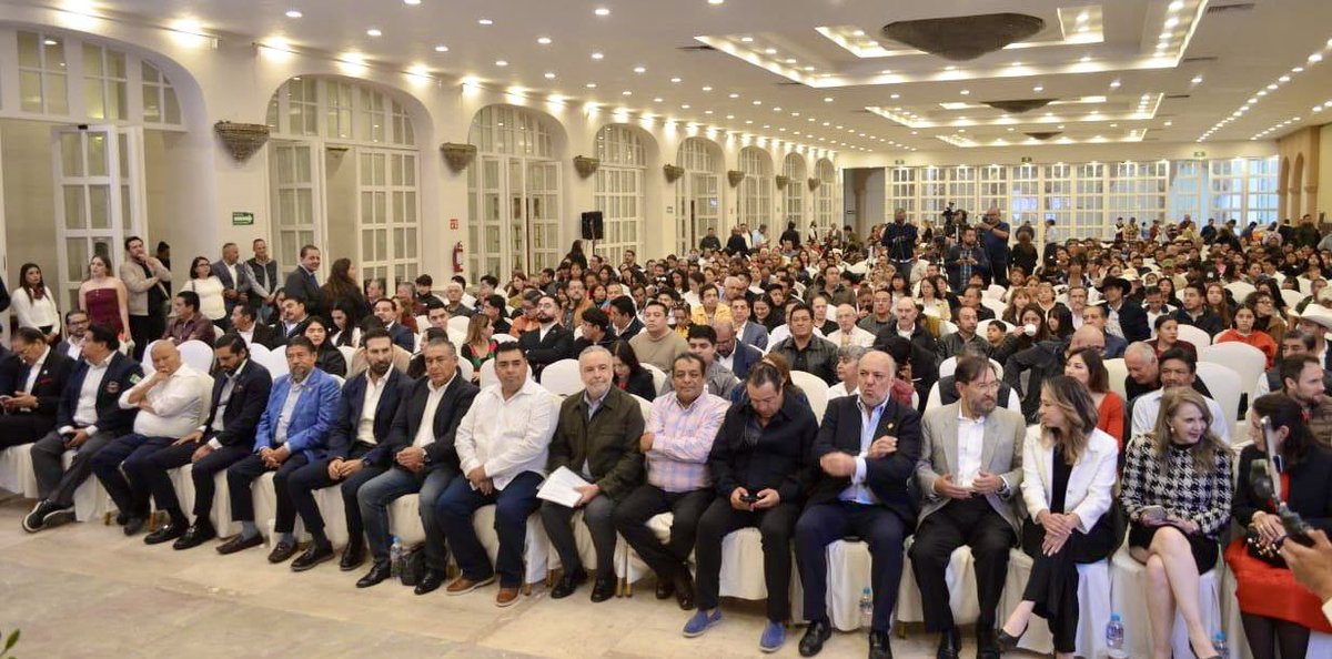 aramirezcuellar's tweet image. En Toluca, Estado de México, gran concurrencia a nuestro primer informe de actividades legislativas. Legislamos para dar seguridad, generar bienestar y construir prosperidad. Queremos mejorar el acceso a la salud, la vivienda y el agua limpia.