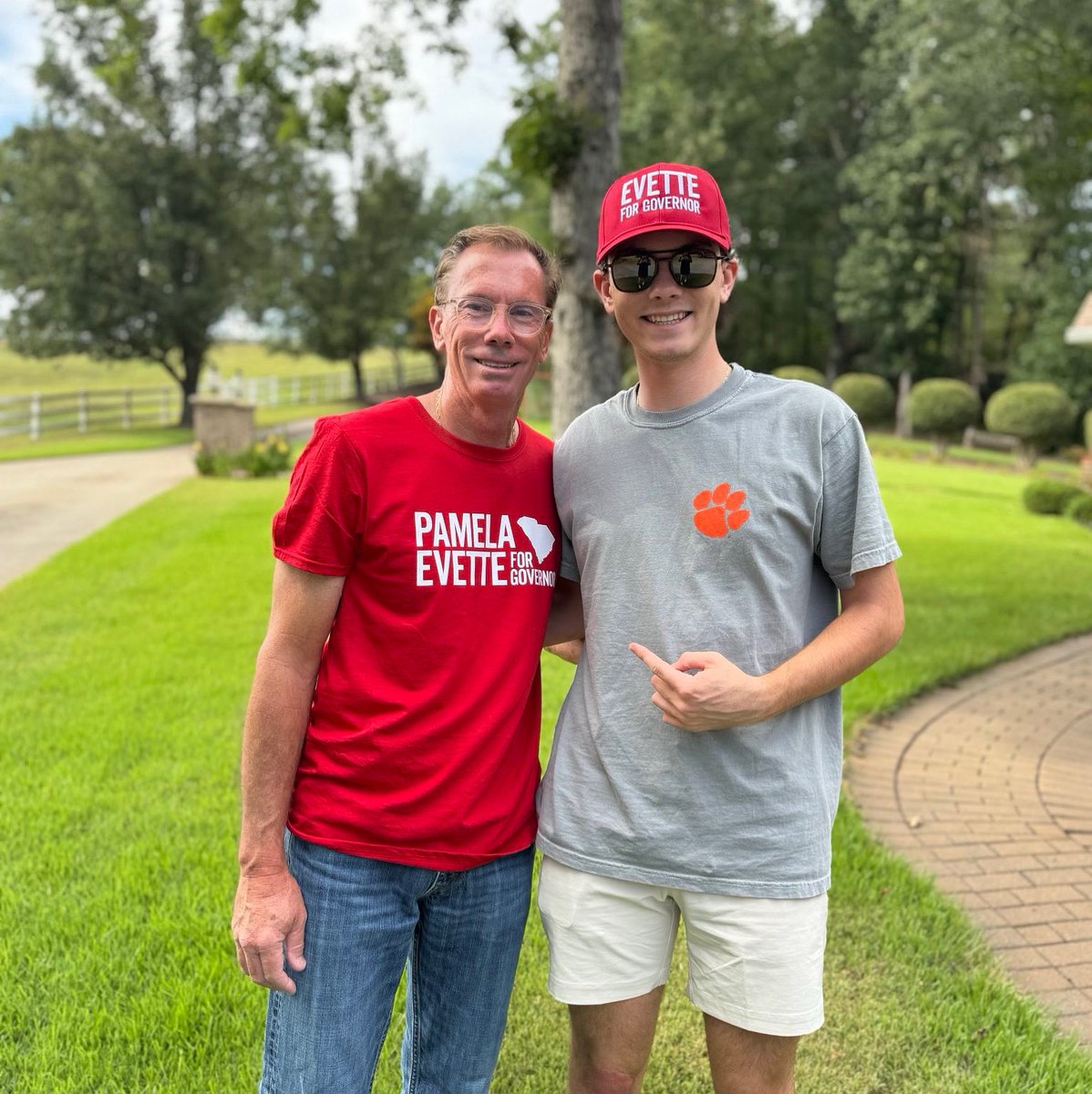 PamelaEvette's tweet image. They’re on Team Evette! Are you? Visit pamelaevette.com to join our movement. #KeepSCGreat #TeamEvette