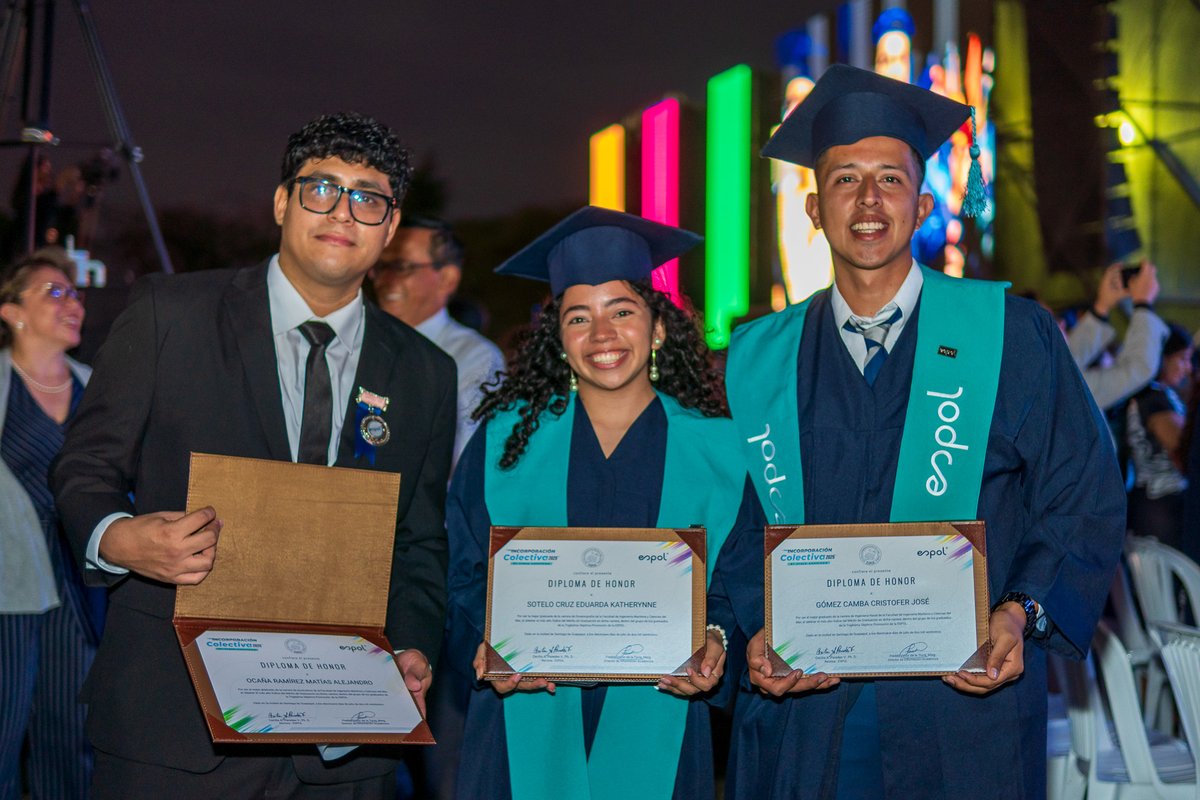 🎓 Celebramos la incorporación de la promoción ESPOL 2025 🌊
Felicitamos a nuestros graduados FIMCM y a los mejores de cada carrera: Matías Ocaña, Eduarda Sotelo y Cristofer Gómez 👏
¡El mundo los espera! 🌍
Descarga tus fotos en: adobe.ly/3ICe2ac
#Incorporación2025 🎖️