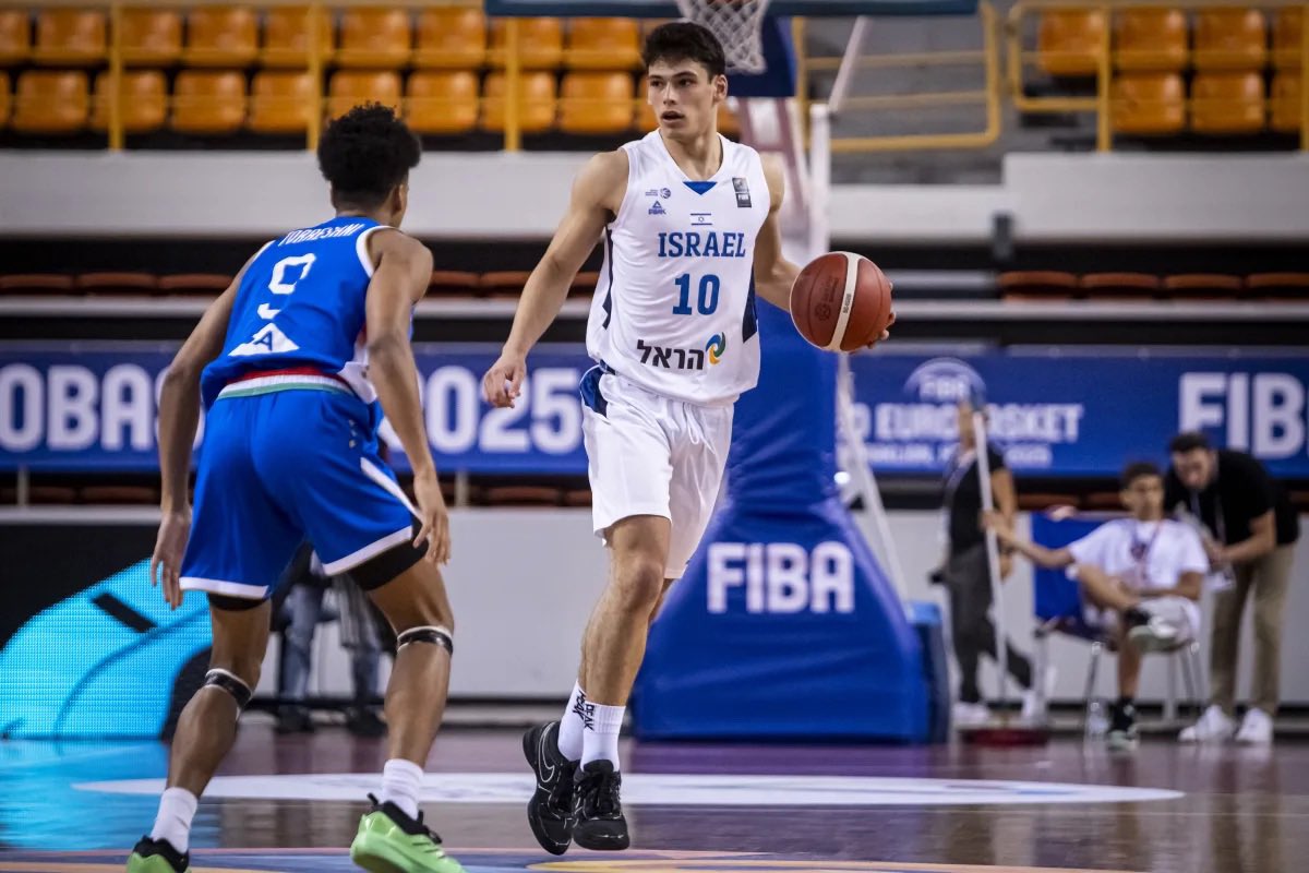 BoilerBall's tweet image. Omer Mayer’s stat lines at U20 EuroBasket.
PPG: 16.7 (6th)
APG: 5.1 (5th)
3PM: 19 (2nd)
📈 Became Israel’s all-time leading scorer on its youth National Teams (584 pts).