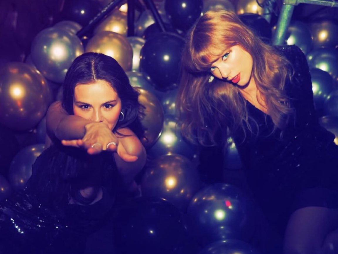 swifferupdates's tweet image. 📸 | Taylor Swift at Selena Gomez’s 33rd birthday party!