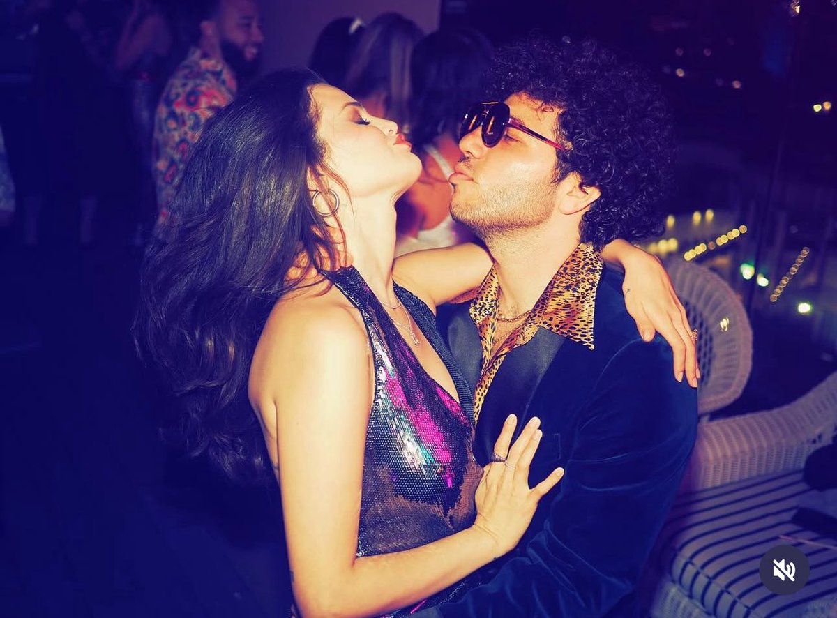 streamwithsg's tweet image. Selena Gomez via Instagram. 😍