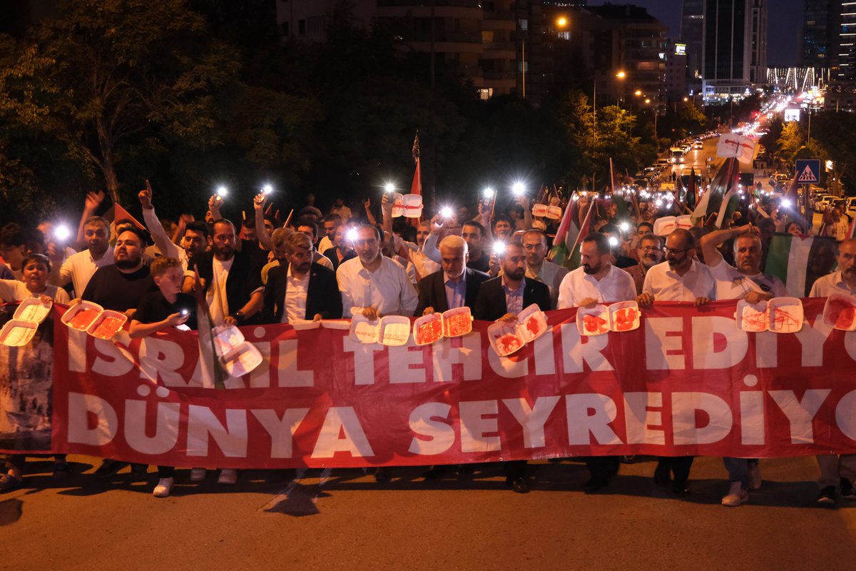 HurDavaPartisi's tweet photo. Gazze Ölüyor Artık Yeter! 

Genel Başkanımız Sayın Zekeriya Yapıcıoğlu, Ankara Filistin Dayanışma Platformu tarafından düzenlenen yürüyüşe katıldı.

#Gazzeyiunutma