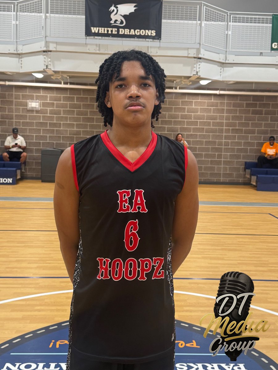 dtmediagroupllc's tweet image. Josiah Jones | Class of 2027
EA Hoopz | TMI Episcopal (TX)
Josiah Jones @JosiahJones_27 showcased outstanding leadership both on and off the court. Even while sitting behind the bench, he stayed engaged—encouraging his teammates and offering constructive feedback, the mark of a…