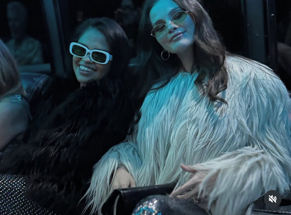 streamwithsg's tweet image. 🚨 Selena Gomez with her cousin, Taylor Swift and Bemny Blanco celebrating her birthday.