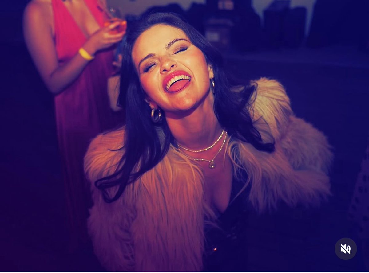 streamwithsg's tweet image. 🚨 Selena Gomez with her cousin, Taylor Swift and Bemny Blanco celebrating her birthday.