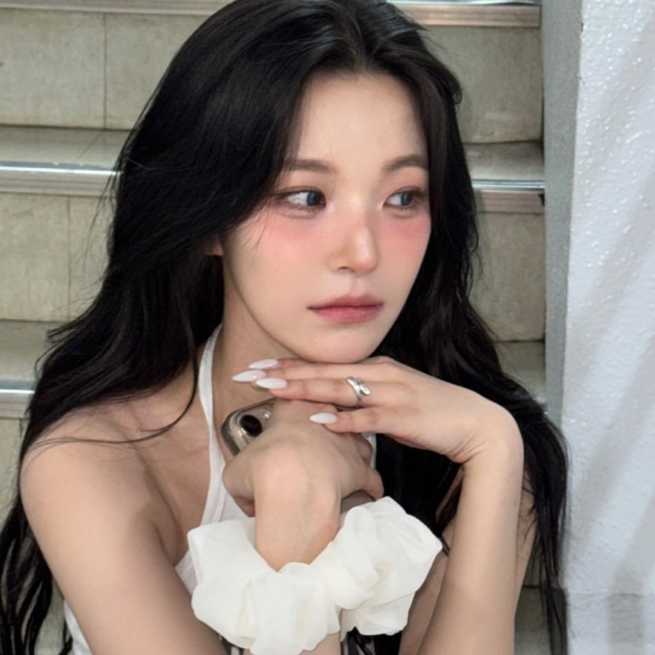 picsofjiheon's tweet image. beautiful as ever