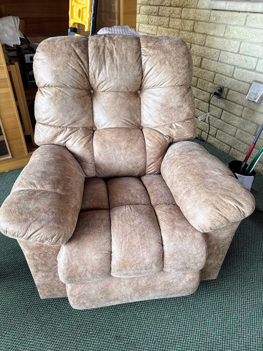 For those of you in or near Payson AZ, Anita's Estate Sale now listed on Facebook Marketplace, since I can't publish it here. Call her @ 602-930-9218. LOTS MORE STUFF!