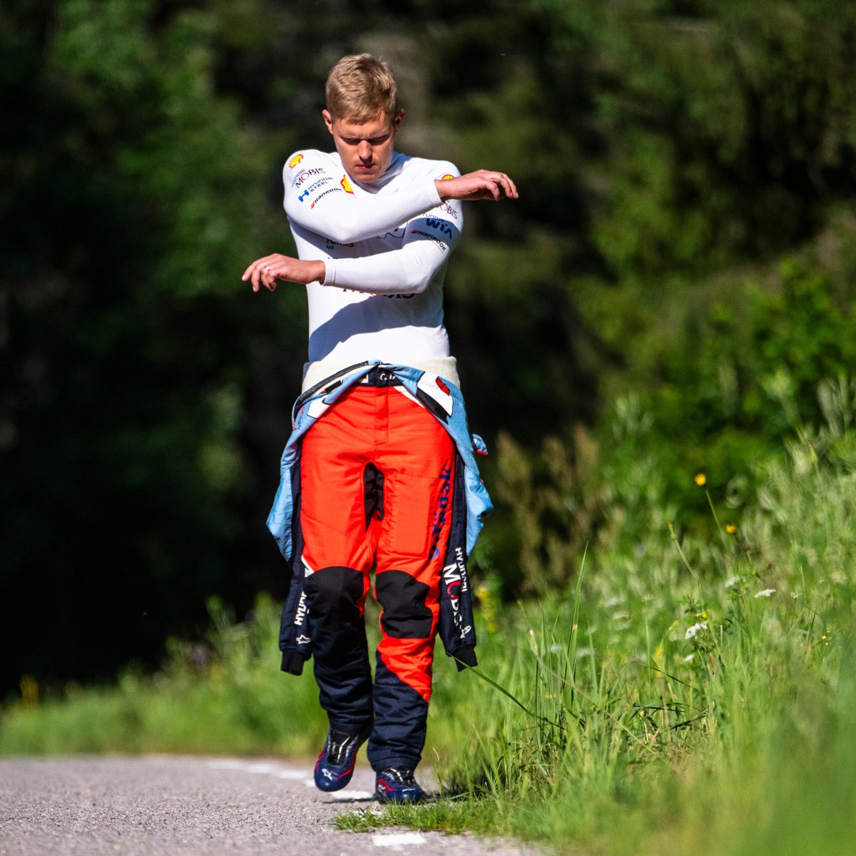 DiegoteSimracer's tweet photo. HÉROE LOCAL 🇪🇪❤️🩹
P2 en rally de casa y P1 en el campeonato.
WE MOVE.
#GoOTT https://t.co/H2wPgMokyA