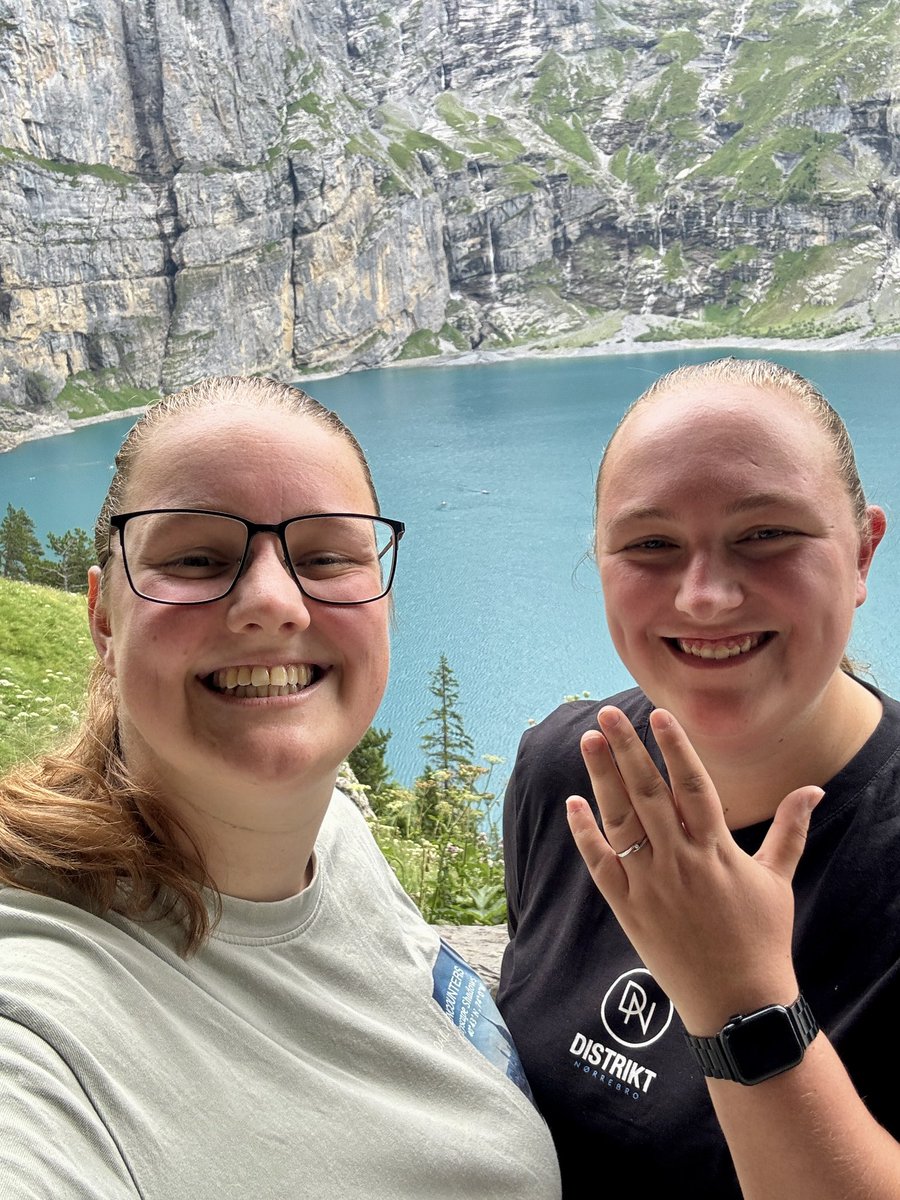 adventureofjolo's tweet photo. Walked the hike, saw the view, got the girl forever ♥️💍 https://t.co/EBYgPEtUHj