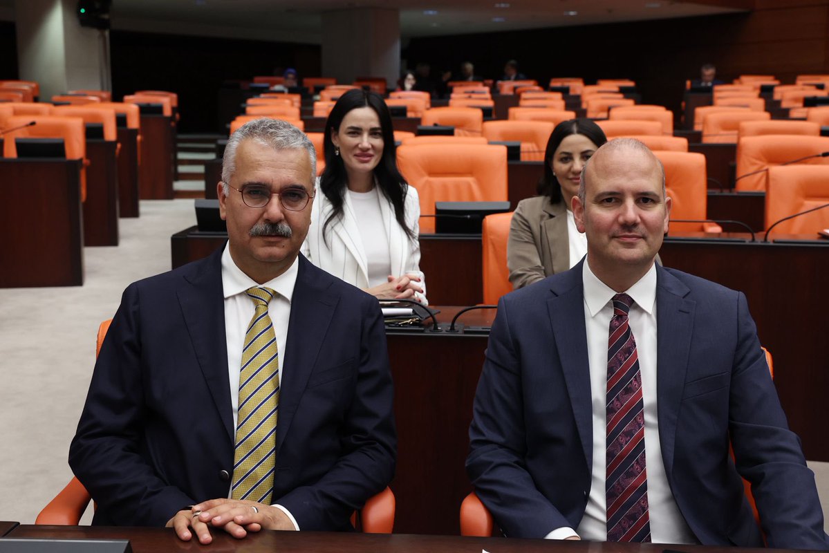 ⏰ 23:45

Mesaiye devam ediyoruz 🙋🏻‍♀️

218 Sıra Sayılı Sağlıkla İlgili Bazı Kanunlarda ve 663 Sayılı Kanun Hükmünde Kararnamede Değişiklik Yapılmasına Dair Kanun Teklifi üzerindeki görüşmelerimize devam ediyoruz.

📍TBMM