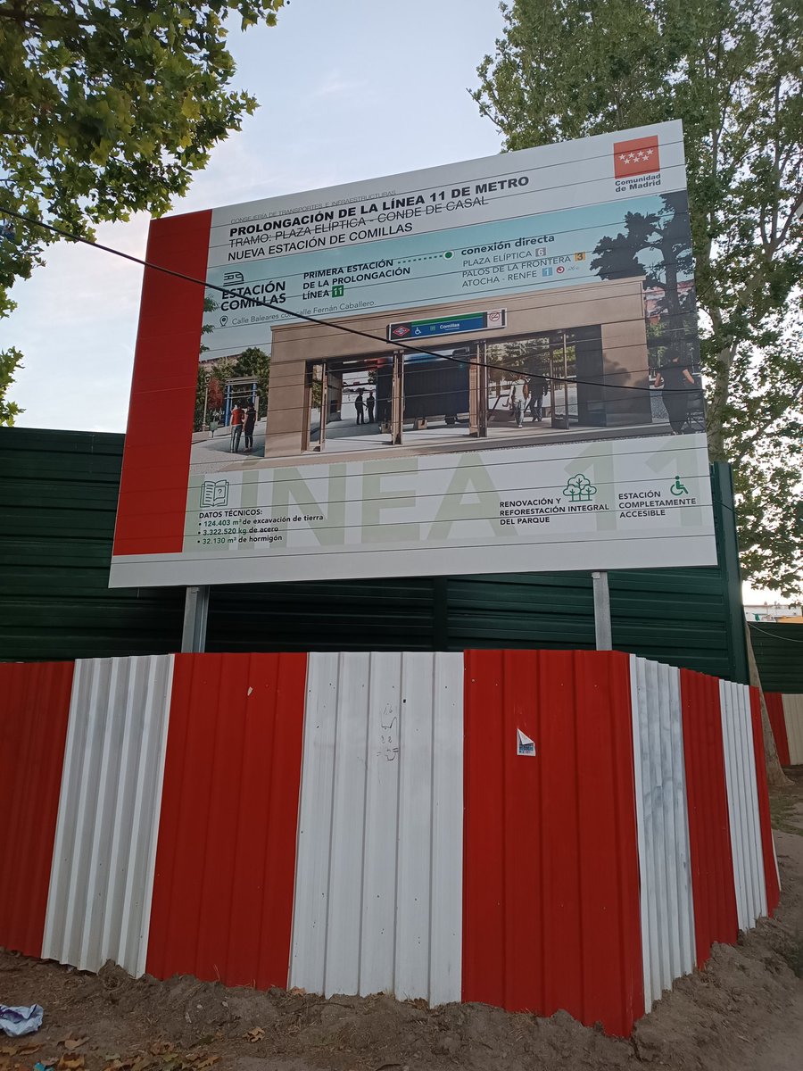 Me he topado en el barrio de Comillas con un cartel de obras de la prolongación de la L11 del metro de Madrid. La línea 11... y en Sevilla todavía vamos por la primera... Pero bueno por lo menos tenemos a la Macarena y a la Giralda.