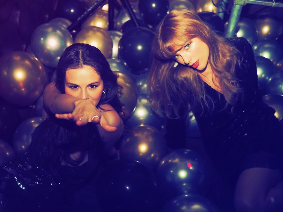 PopCrave's tweet photo. Selena Gomez &amp; Taylor Swift look beautiful in new photo together. https://t.co/tZoCjmcFMK