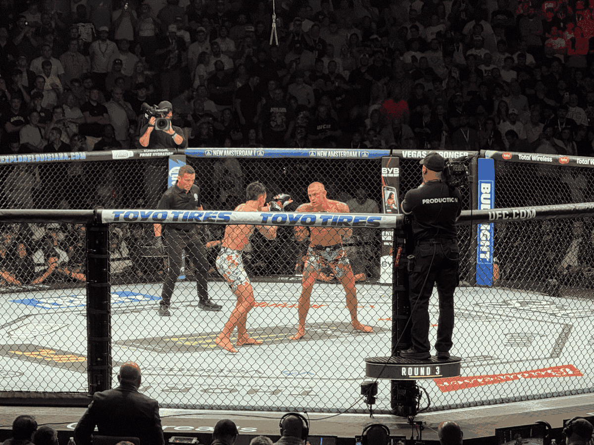 blegalnetwork's tweet photo. Last night’s #UFC318 was 🔥
Poirier’s farewell fight in NOLA = unforgettable.
But let’s talk 👇
- Event injuries
- Public arrests
- NIL + fighter contracts
- Worker rights
📝 Full recap + legal takeaways from Bloom Legal: https://t.co/Mm4anYtdvD
#NOLA #MMA #SportsLaw #BloomLegal https://t.co/MK4n3a2pHK
