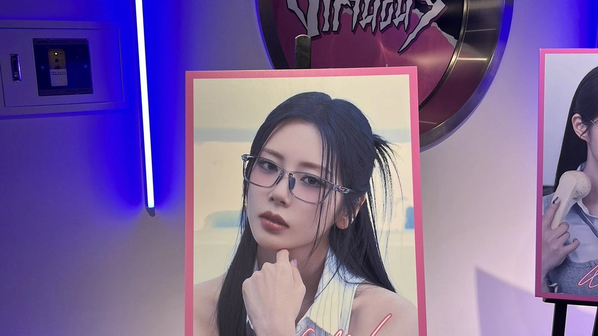 divinitysite's tweet image. Darme una vuelta por el #wi𝖉o͞wsʼ𝔓o͞p𝐔p𝔖𝕥örǝ era un must en este día, jamás podría negarme a pasar aunque sea un ratito pequeño por la #𝐕ir𝕥uo͞u𝔖ー𝖉imǝnsio͞n. Agradecida con mis mamis góticas por darnos la oportunidad de formar parte de su mundo.

𝑆tar𝕝ight 𝙽ami 𖹭