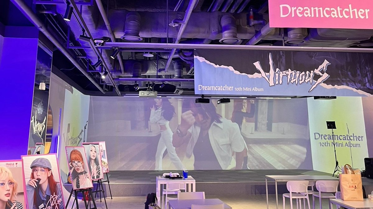 divinitysite's tweet image. Darme una vuelta por el #wi𝖉o͞wsʼ𝔓o͞p𝐔p𝔖𝕥örǝ era un must en este día, jamás podría negarme a pasar aunque sea un ratito pequeño por la #𝐕ir𝕥uo͞u𝔖ー𝖉imǝnsio͞n. Agradecida con mis mamis góticas por darnos la oportunidad de formar parte de su mundo.

𝑆tar𝕝ight 𝙽ami 𖹭